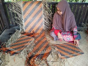 Adiguru Kraf Anyaman: Kak Ani Tidak Kedekut Ilmu
