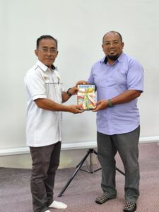 Kelas Cikgu Nizar: Penulisan Cerpen