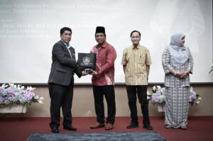 Apresiasi Karya dan Bicara Tokoh: Mengenang Azizi Haji Abdullah