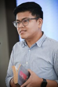 Program Bimbingan Penulisan dan Penyampaian Resensi Buku