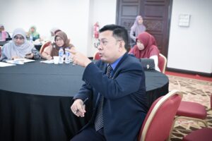 Program Bimbingan Penulisan dan Penyampaian Resensi Buku