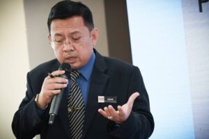 Program Bimbingan Penulisan dan Penyampaian Resensi Buku