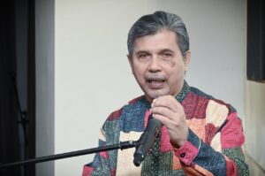 Program Bimbingan Penulisan dan Penyampaian Resensi Buku
