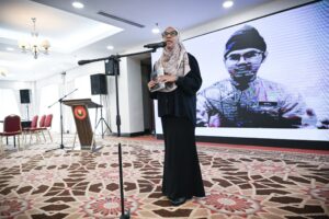 Program Bimbingan Penulisan dan Penyampaian Resensi Buku
