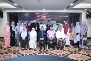 Program Bimbingan Penulisan dan Penyampaian Resensi Buku