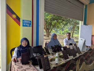 Cerita Pengkarya: Kumpulan Puisi Menghantar Surah