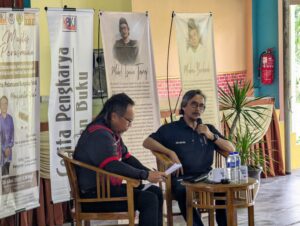 Cerita Pengkarya: Kumpulan Puisi Menghantar Surah