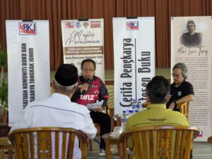 Cerita Pengkarya: Kumpulan Puisi Menghantar Surah