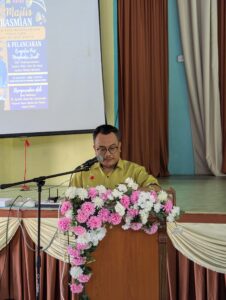 Cerita Pengkarya: Kumpulan Puisi Menghantar Surah