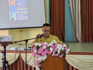 Cerita Pengkarya: Kumpulan Puisi Menghantar Surah