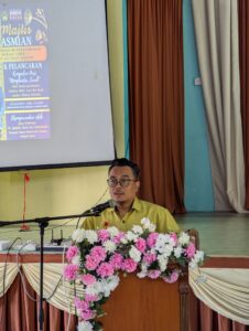 Cerita Pengkarya: Kumpulan Puisi Menghantar Surah