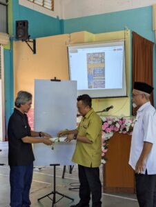 Cerita Pengkarya: Kumpulan Puisi Menghantar Surah