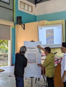 Cerita Pengkarya: Kumpulan Puisi Menghantar Surah