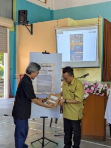 Cerita Pengkarya: Kumpulan Puisi Menghantar Surah