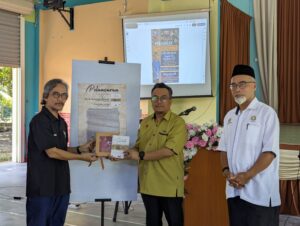 Cerita Pengkarya: Kumpulan Puisi Menghantar Surah