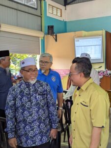 Cerita Pengkarya: Kumpulan Puisi Menghantar Surah