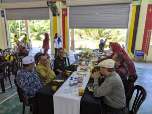 Cerita Pengkarya: Kumpulan Puisi Menghantar Surah