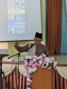 Cerita Pengkarya: Kumpulan Puisi Menghantar Surah