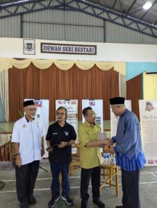 Cerita Pengkarya: Kumpulan Puisi Menghantar Surah