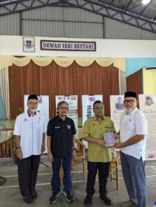 Cerita Pengkarya: Kumpulan Puisi Menghantar Surah