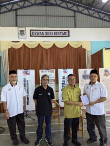 Cerita Pengkarya: Kumpulan Puisi Menghantar Surah