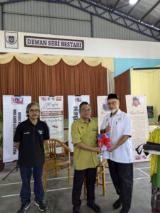 Cerita Pengkarya: Kumpulan Puisi Menghantar Surah