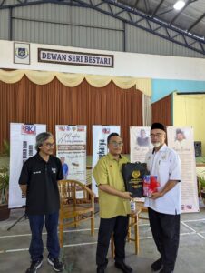 Cerita Pengkarya: Kumpulan Puisi Menghantar Surah