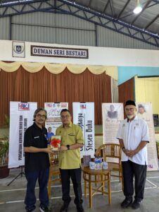 Cerita Pengkarya: Kumpulan Puisi Menghantar Surah