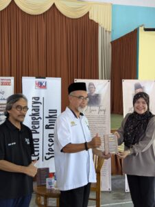 Cerita Pengkarya: Kumpulan Puisi Menghantar Surah