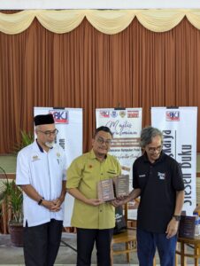 Cerita Pengkarya: Kumpulan Puisi Menghantar Surah