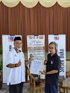 Cerita Pengkarya: Kumpulan Puisi Menghantar Surah