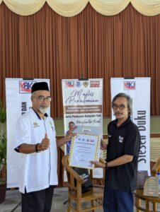 Cerita Pengkarya: Kumpulan Puisi Menghantar Surah