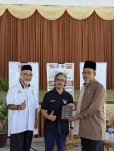 Cerita Pengkarya: Kumpulan Puisi Menghantar Surah