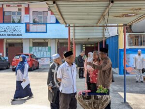 Cerita Pengkarya: Kumpulan Puisi Menghantar Surah