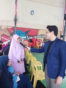 Remaja Santun Bersama-sama Zharif Aziz Desa dan Majalah Dalam Kelas