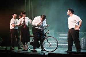 Pementasan Teater Tulang-tulang Berserakan