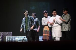 Pementasan Teater Tulang-tulang Berserakan