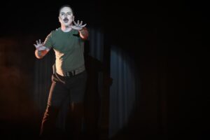 Pementasan Teater Tulang-tulang Berserakan