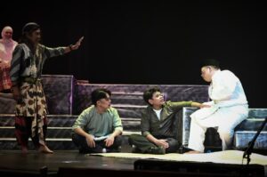 Pementasan Teater Tulang-tulang Berserakan