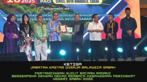 Penyampaian Hadiah Pertandingan Sudut Bacaan Madani di Majlis Penutupan Pesta Buku Antarabangsa Kota Kinabalu (PBAKK)