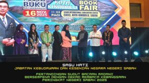 Penyampaian Hadiah Pertandingan Sudut Bacaan Madani di Majlis Penutupan Pesta Buku Antarabangsa Kota Kinabalu (PBAKK)
