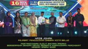 Penyampaian Hadiah Pertandingan Sudut Bacaan Madani di Majlis Penutupan Pesta Buku Antarabangsa Kota Kinabalu (PBAKK)