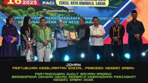 Penyampaian Hadiah Pertandingan Sudut Bacaan Madani di Majlis Penutupan Pesta Buku Antarabangsa Kota Kinabalu (PBAKK)