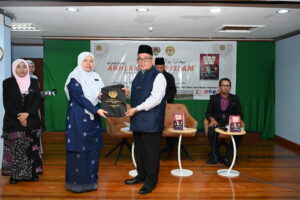 Bicara Buku Akhlak Dalam Islam “Cabaran Akhlak Islam Masa Kini”