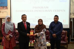 Program Bimbingan Penulisan Cerpen Bersama-sama dengan SM Zakir