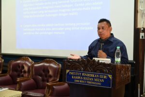Program Bimbingan Penulisan Cerpen Bersama-sama dengan SM Zakir