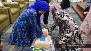 Latihan Penggunaan Mesin Automated External Defibrillator (AED) di DBP Cawangan Sabah