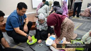 Latihan Penggunaan Mesin Automated External Defibrillator (AED) di DBP Cawangan Sabah