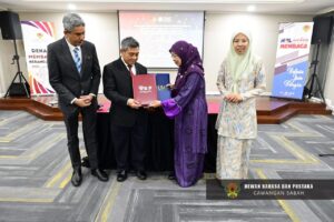 Majlis Menandatangani Perjanjian Kerjasama (MoA) Penerbitan Buku Bergambar Kanak-kanak antara  Dewan Bahasa dan Pustaka (DBP) dengan Universiti Malaysia Sabah (UMS)
