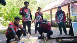 Pemasangan Papan Tanda Pantun di Taman Tunku Abdul Rahman Selesai Dilaksanakan